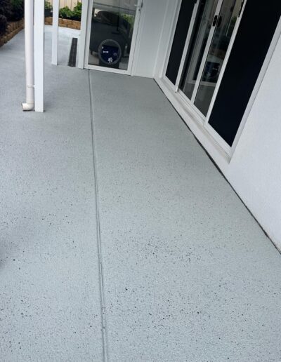 outdoor-concrete-sealing-over-pebble-crete